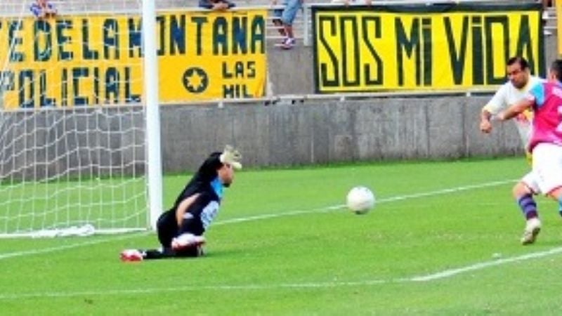 Policial a la próxima fase y el “Santo” sigue vivo