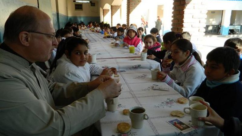El Obispo visitó la escuela Adán Quiroga