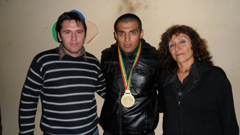 Ganador de la Medalla de Oro en los JUDEJUT fue homenajeado en su pueblo