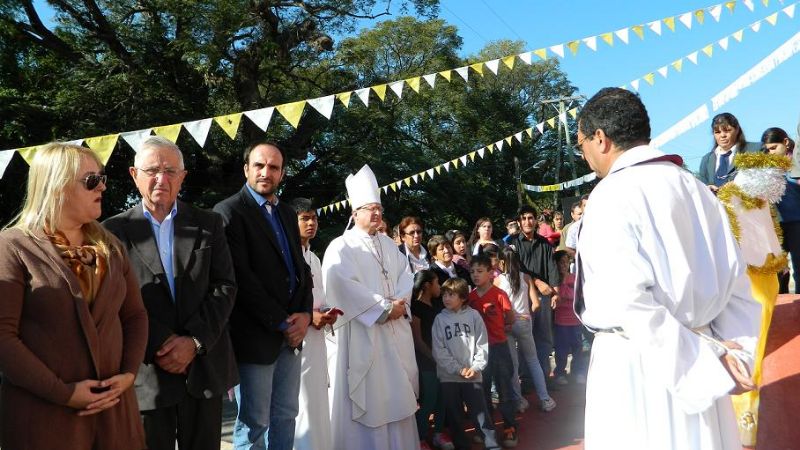 Urbanc bendijo la centenaria capilla de Banda de Varela