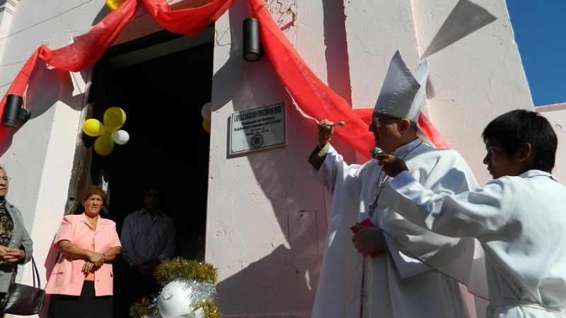 Urbanc bendijo la centenaria capilla de Banda de Varela
