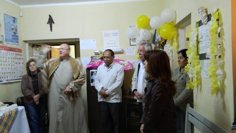 El Obispo visitó el centro de salud de Villa Reyes