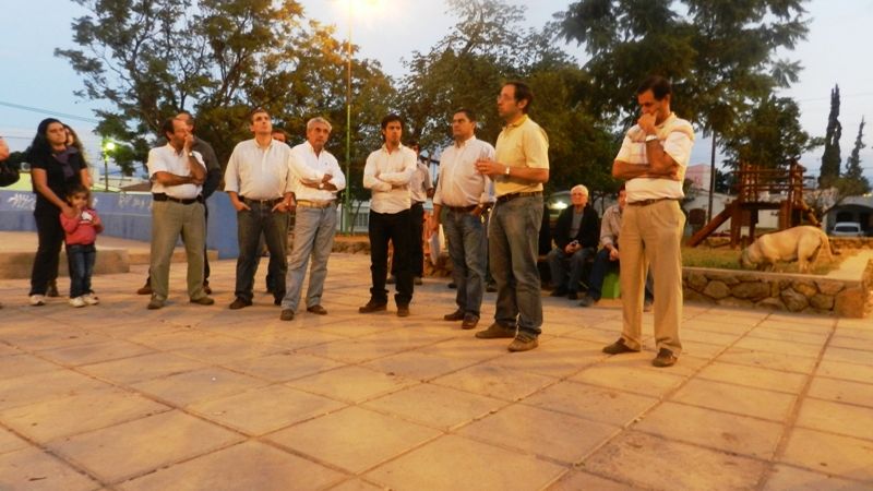 El pavimento llega al B° Lomas del Tala