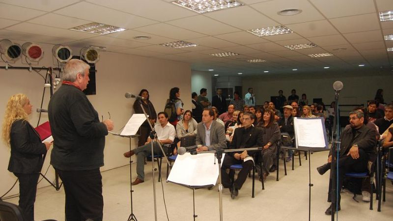 Mera reconoció a los actores en su día