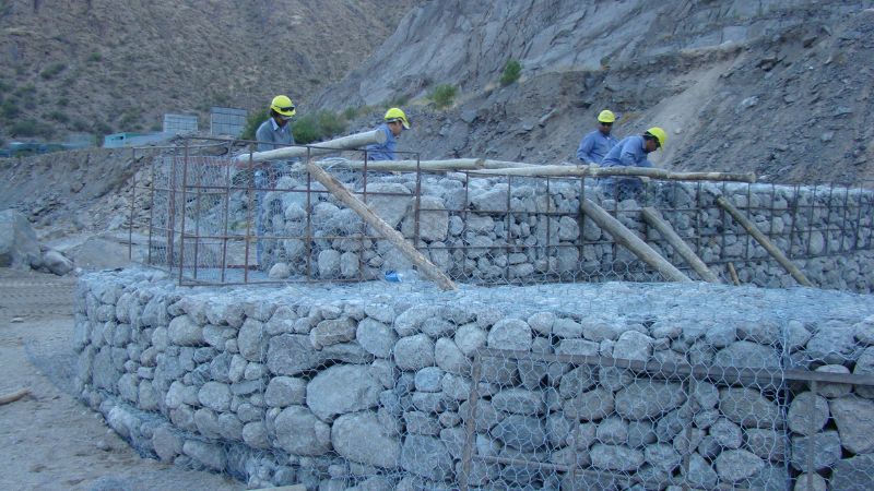 Avance de obras de limpieza de cauces y construcción de defensas