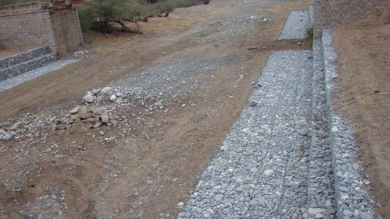 Avance de obras de limpieza de cauces y construcción de defensas