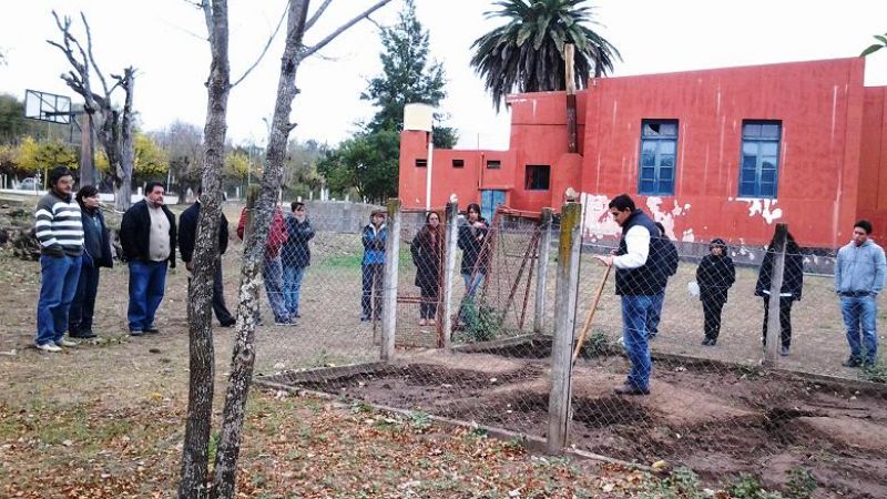 Capacitación sobre la elaboración de huertas en Anquincila