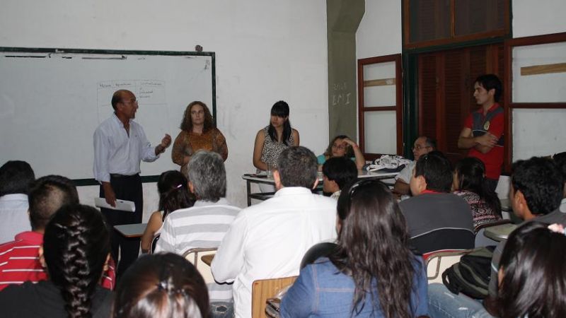 Reunión entre estudiantes de Ingeniería de Minas y el decano de la Facultad de Tecnología 