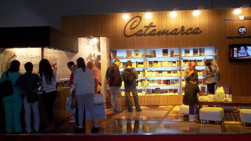 Presentan obra sobre las investigaciones de Geoghegan en el stand de Catamarca