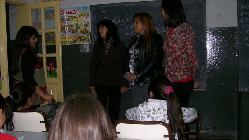 Taller de inglés en la escuela municipal Nº 1 “El Principito”