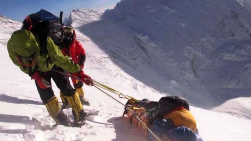 Mueren dos montañistas luego de hacer cumbre en el Everest
