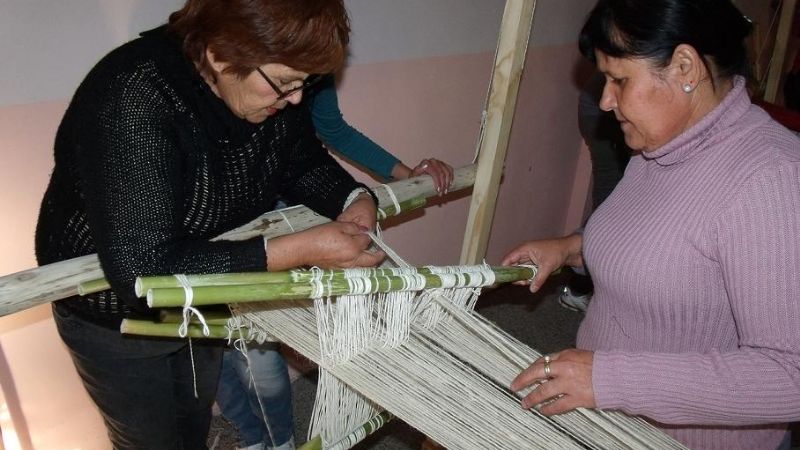 Capacitación de técnicas de tejidos en telar en Valle Viejo