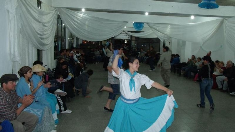 Colorida puesta por la Semana de Mayo en Valle Viejo