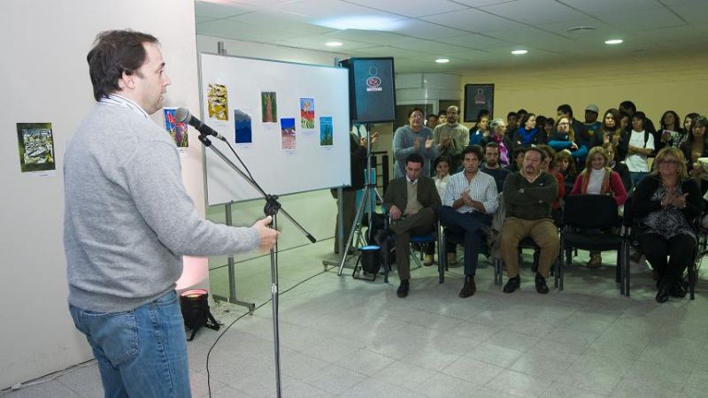 Mera premió a los ganadores del concurso “Portadas de Catamarca”