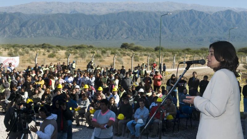 La Gobernadora inauguró fábrica que creará 40 puestos de empleo