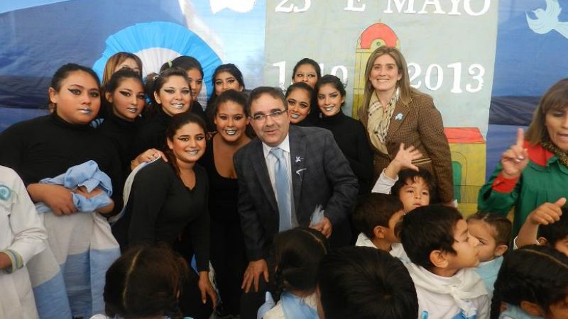 Acto por el 25 de Mayo en escuela Gabriel Levene 