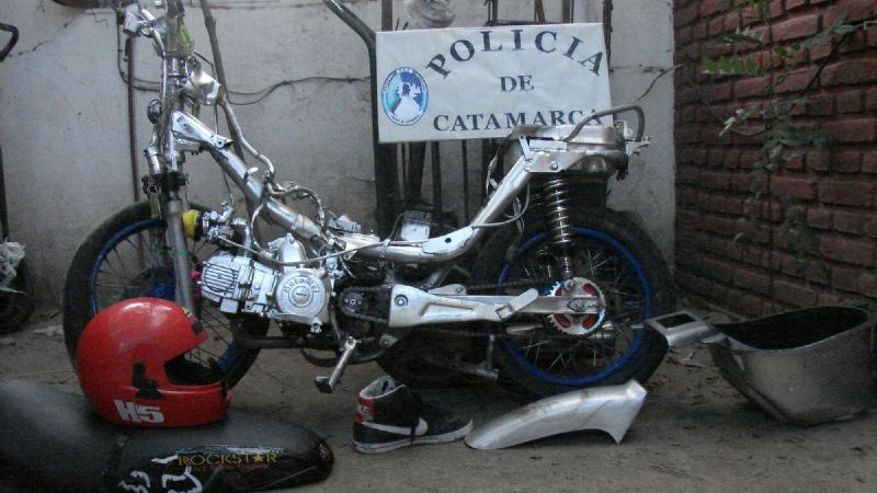 Robó una moto, y tras una persecución chocó contra un patrullero