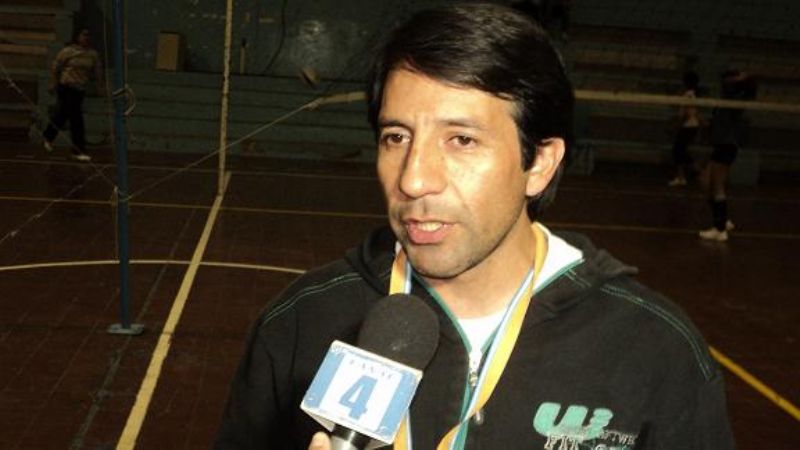 Se juega el torneo de voley de mayores 