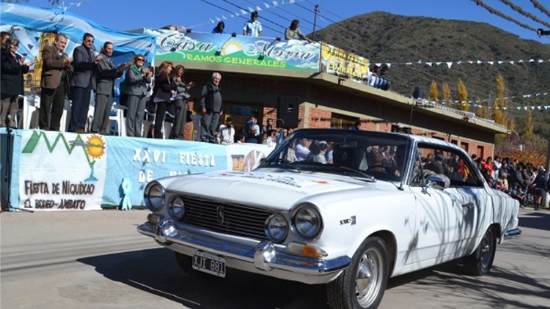 Los Autos de Época en los festejos por el 25 de Mayo