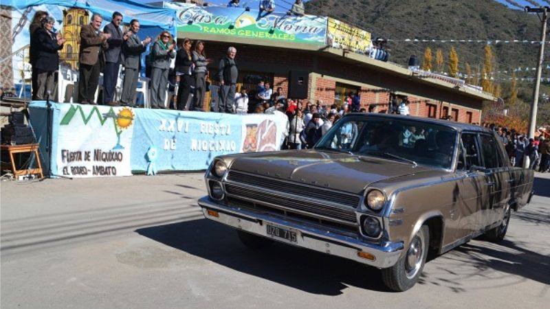 Los Autos de Época en los festejos por el 25 de Mayo