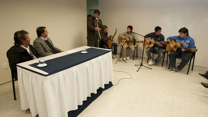 Junto a Víctor Heredia, Mera firmó convenios con escuelas de arte