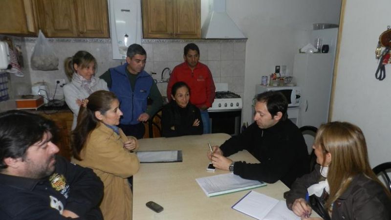 Firma de convenio entre el municipio y vecinos de “Los Algarrobos”