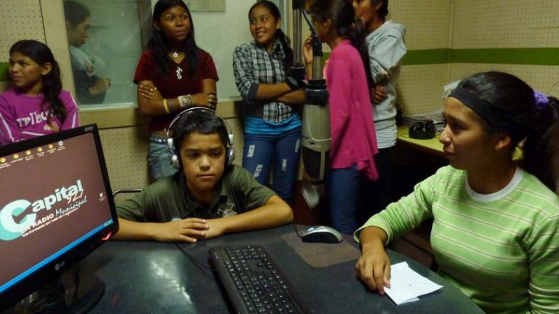 Jóvenes del barrio Santa Marta afianzan sus conocimientos de radio