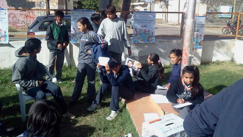 Talleres sobre salud sexual con estudiantes del barrio Eva Perón