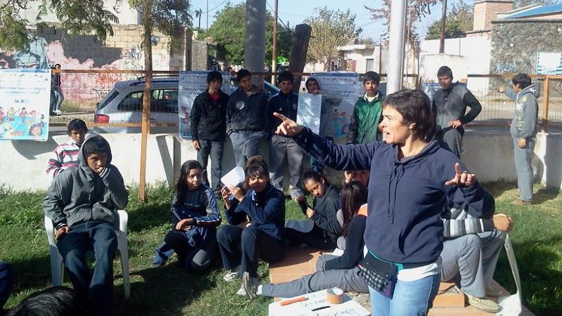 Talleres sobre salud sexual con estudiantes del barrio Eva Perón