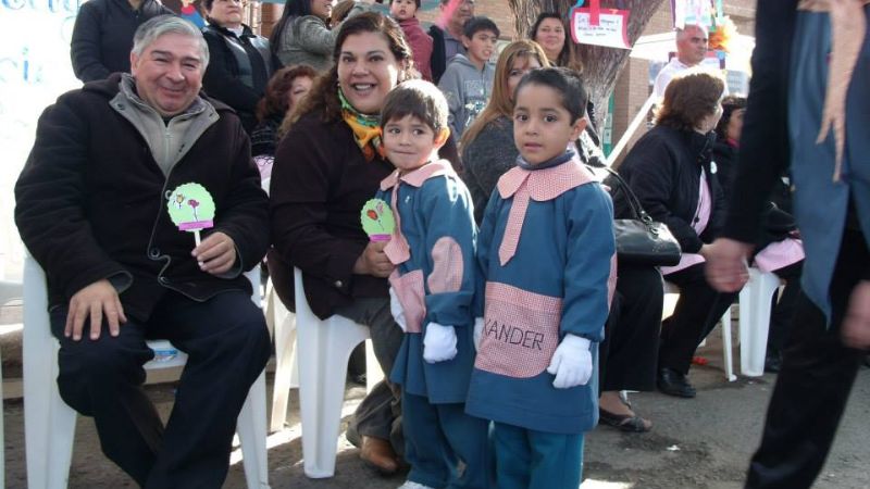 Colorido desfile de los Jardines de Infantes de Valle Viejo