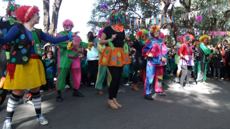 Colorido desfile de los Jardines de Infantes de Valle Viejo