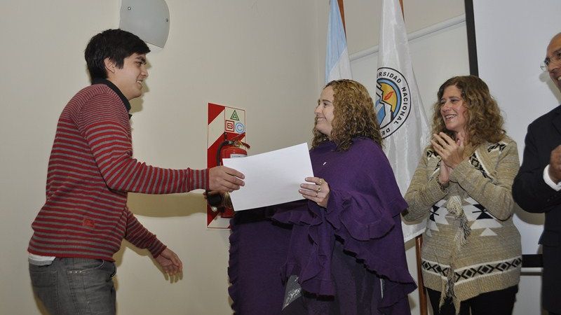 Emoción y entusiasmo en la entrega de premios a ingresantes con mejores promedios 
