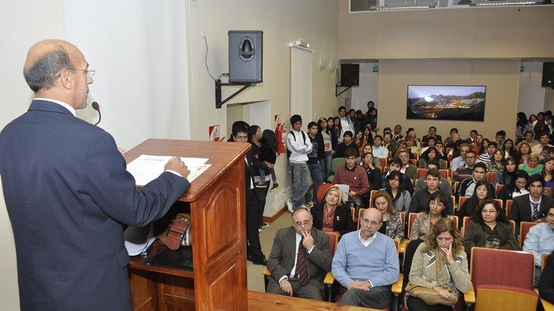 Emoción y entusiasmo en la entrega de premios a ingresantes con mejores promedios 