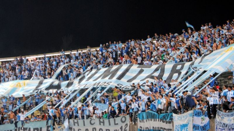 Estudiantes sufrió, pero avanzó desde Catamarca