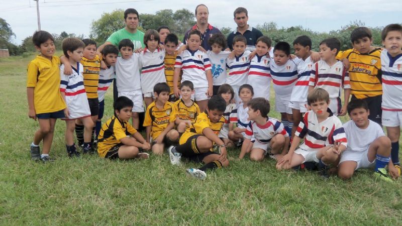 Infantiles de Catamarca Rugby en importantes torneos tucumanos