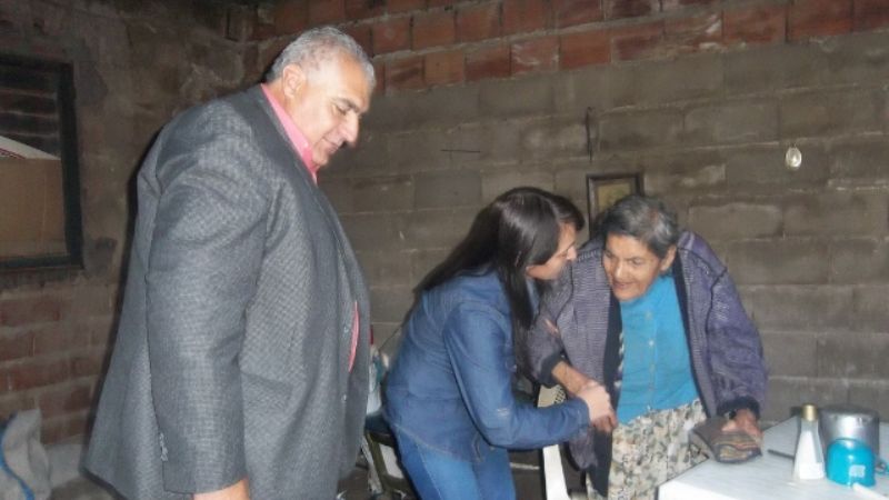 El gobierno provincial asistió a la “abuela de los perros”