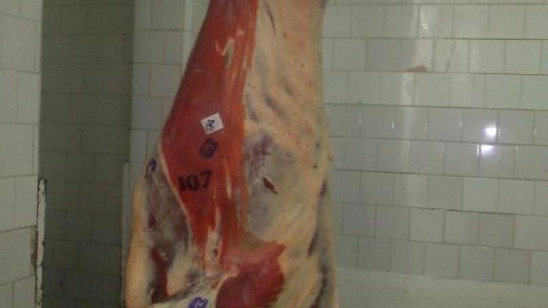 Incautaron carne, salchichas y agua mineral 