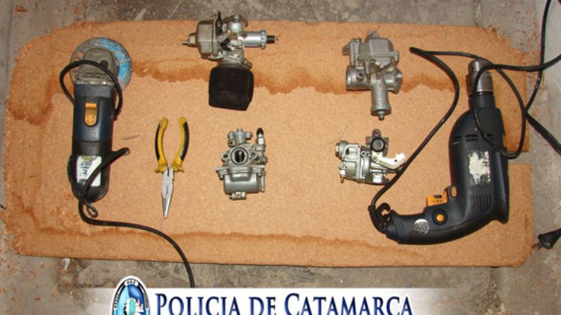 Lo sorprendieron vendiendo elementos robados