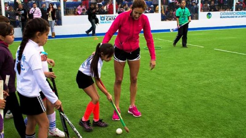 Más de 500 chicos participaron de la clínica con Luciana Aymar