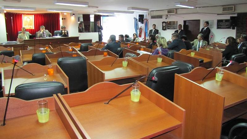 Diputados: 10, 8 y 2