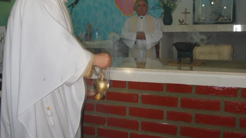 El Obispo consagró el altar de la capilla de San Expedito 