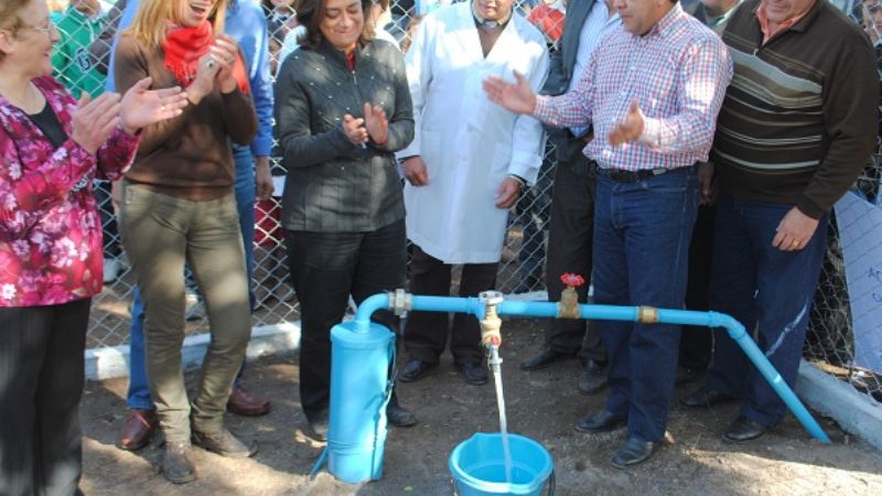 Inauguran obras de agua y  predio deportivo en Ancasti