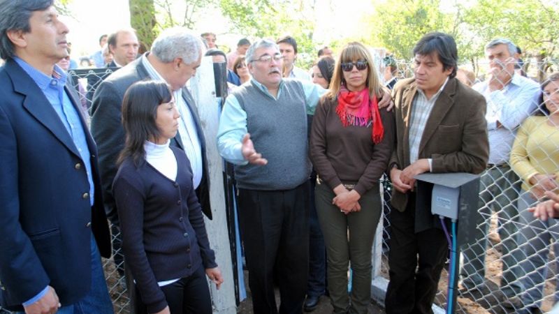 Inauguran obras de agua y  predio deportivo en Ancasti