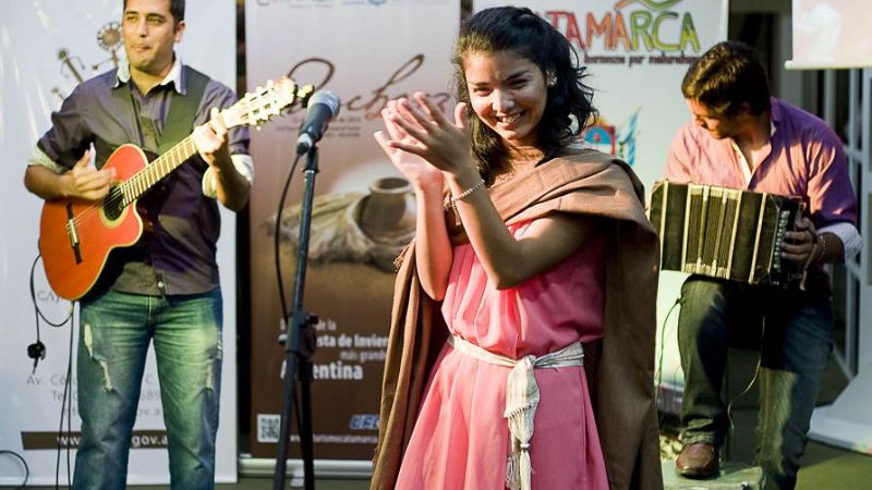 Se presentó el Poncho 2013 en Buenos Aires