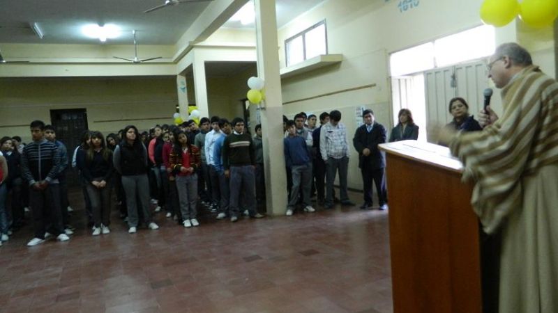 El Obispo visitó escuelas y se reunió con autoridades de FME