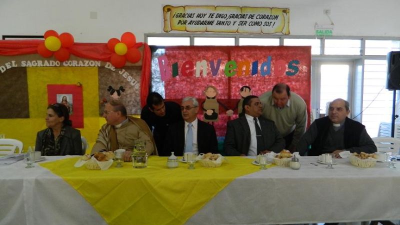 El Obispo visitó escuelas y se reunió con autoridades de FME