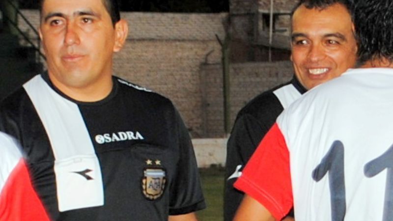 Claudio Orellana dirigirá Policial-Villa Cubas, por Copa Argentina