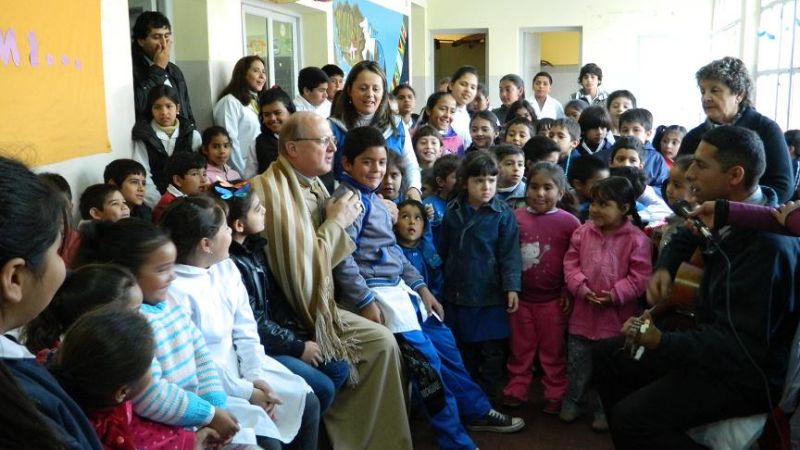 El Obispo visitó la escuela y el hogar de personas especiales