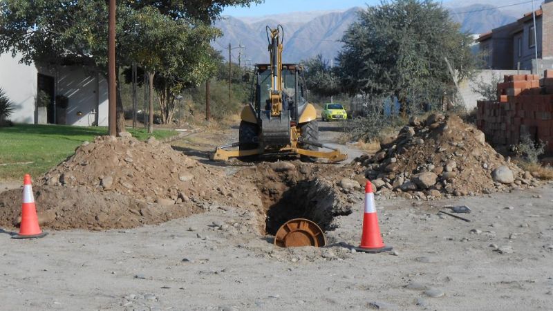 Instalación de la red de cloacas en el loteo La Toma