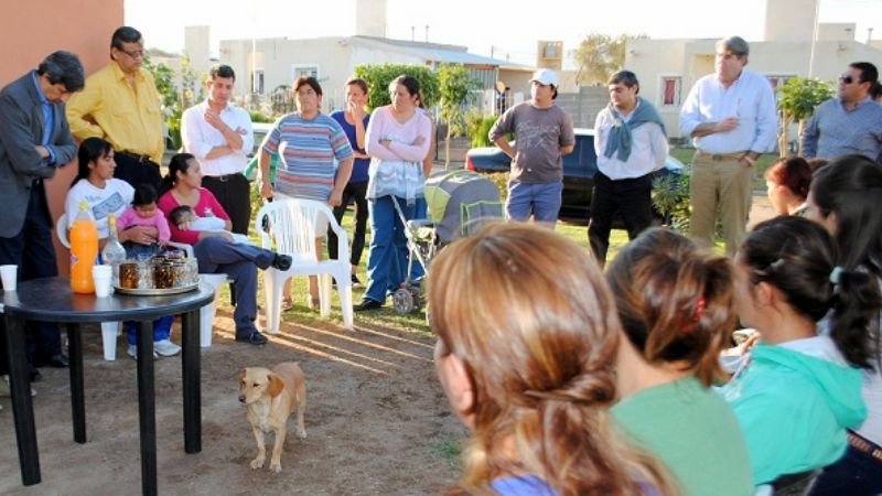 Servicios Públicos se reunió con vecinos del B° 111 VV